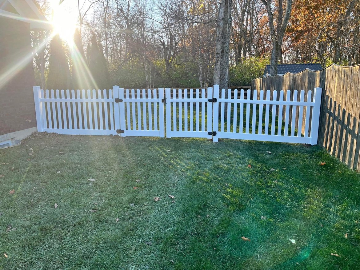 Explore the Versatility and Benefits of Vinyl Fencing